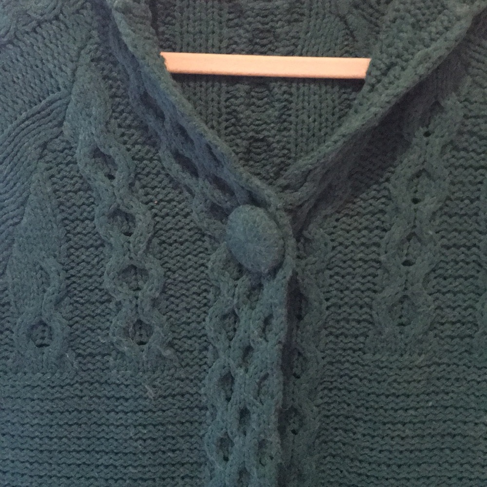 Beautiful embroidered cardigan - Picture 2 of 8